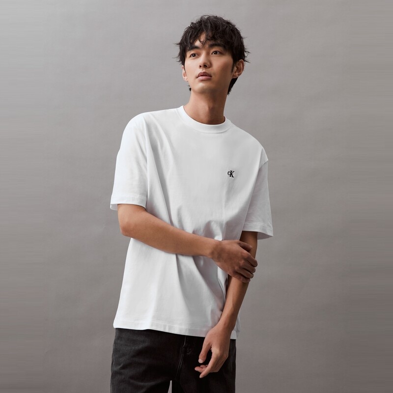 Футболка летняя Calvin Klein Jeans с вышивкой и круглым вырезом, ярко-белый
Футболка летняя Calvin Klein Jeans с вышивкой и круглым вырезом, ярко-белый