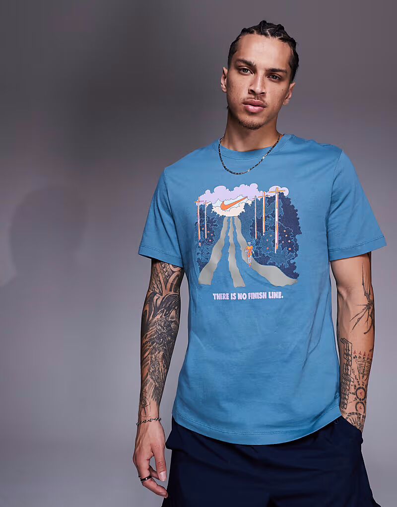 Футболка с графическим принтом Nike Running Run синего цвета
Футболка с графическим принтом Nike Running Run синего цвета