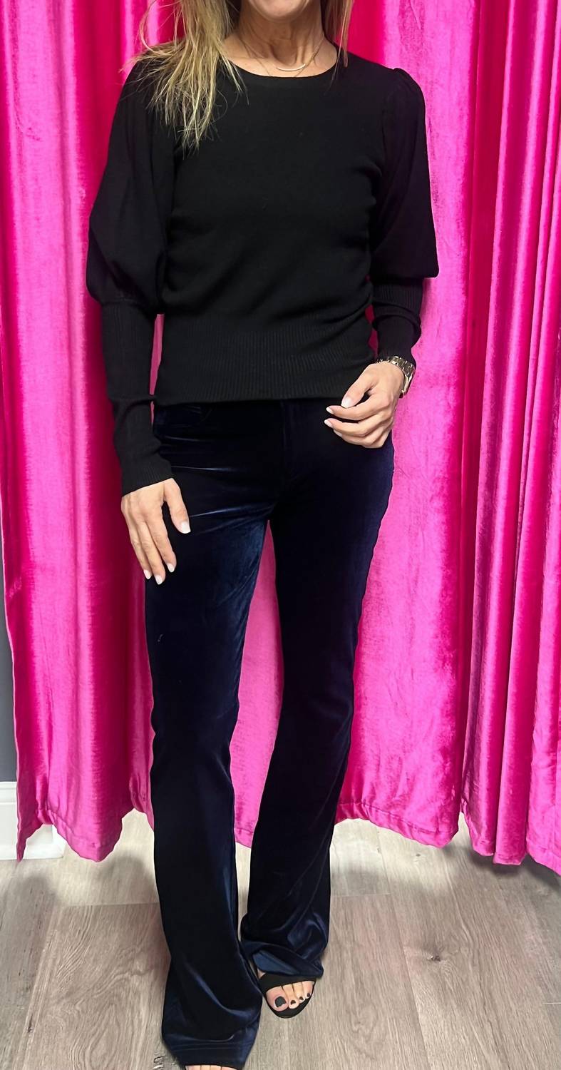 Бархатные облегающие расклешенные брюки в темно-синем цвете BIANCO
Бархатные облегающие расклешенные брюки в темно-синем цвете BIANCO