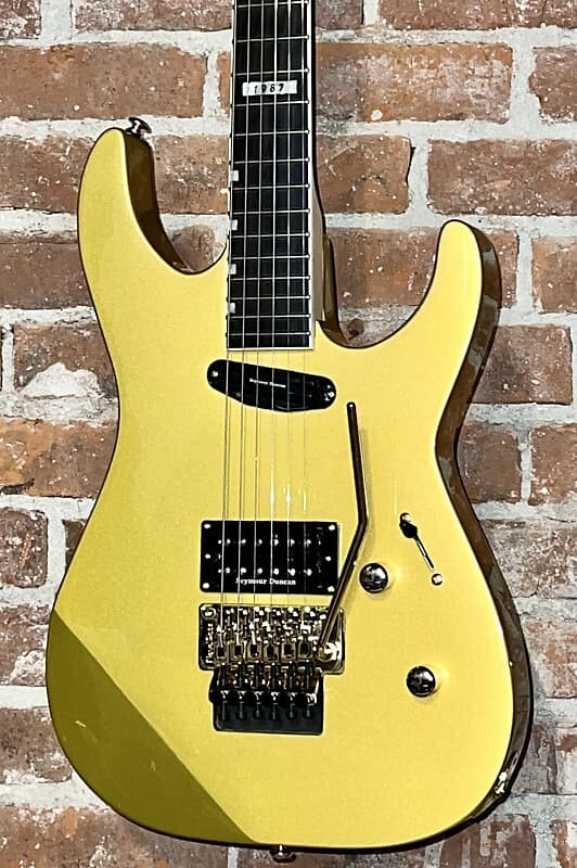 Электрогитара 2023 ESP LTD Mirage Deluxe '87 Metallic Gold , Pro Setup ESP & Hard Shell Best Deal on the Planet !
Электрогитара 2023 ESP LTD Mirage Deluxe '87 Metallic Gold , Pro Setup ESP & Hard Shell Best Deal on the Planet !
