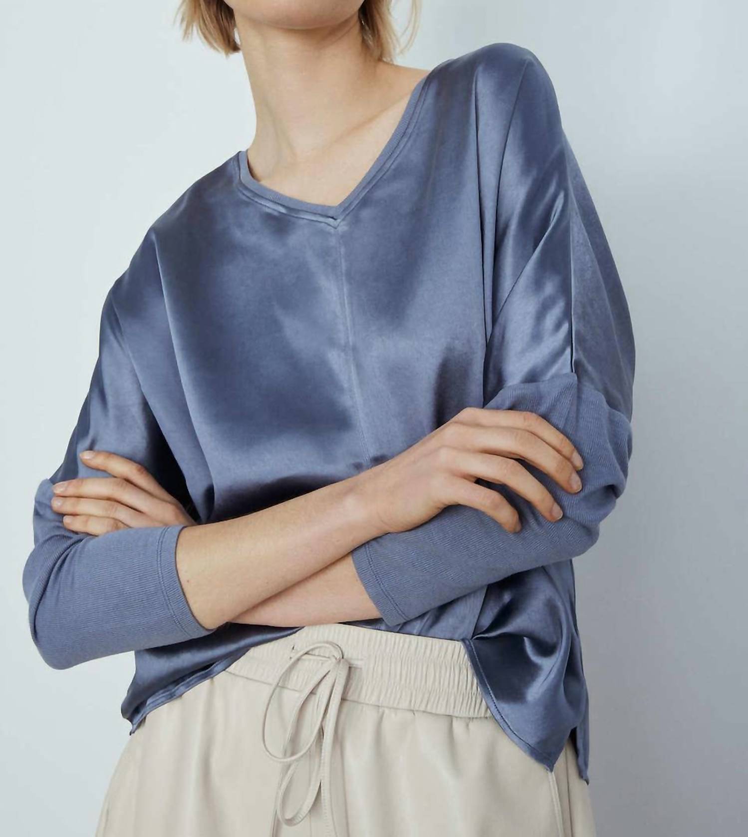 Синди топ с V-образным вырезом в новом синем цвете MELISSA NEPTON
Синди топ с V-образным вырезом в новом синем цвете MELISSA NEPTON