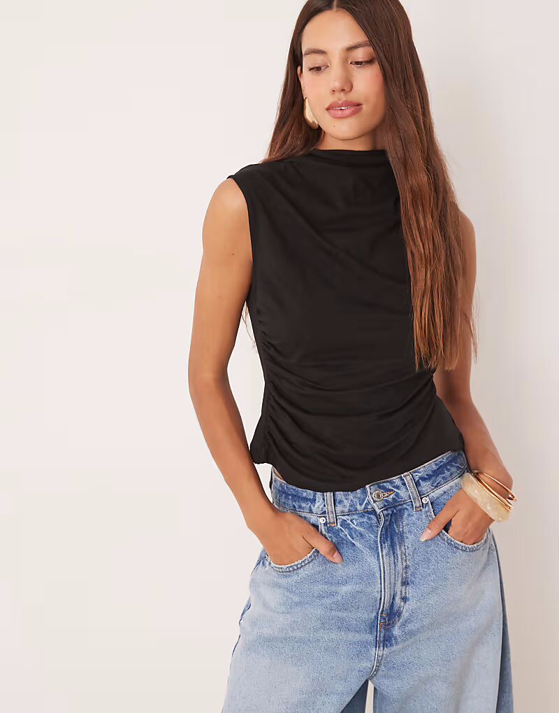 Топ с драпировкой и высоким воротом, присборенной талией, черный Asos Design
Топ с драпировкой и высоким воротом, присборенной талией, черный Asos Design
