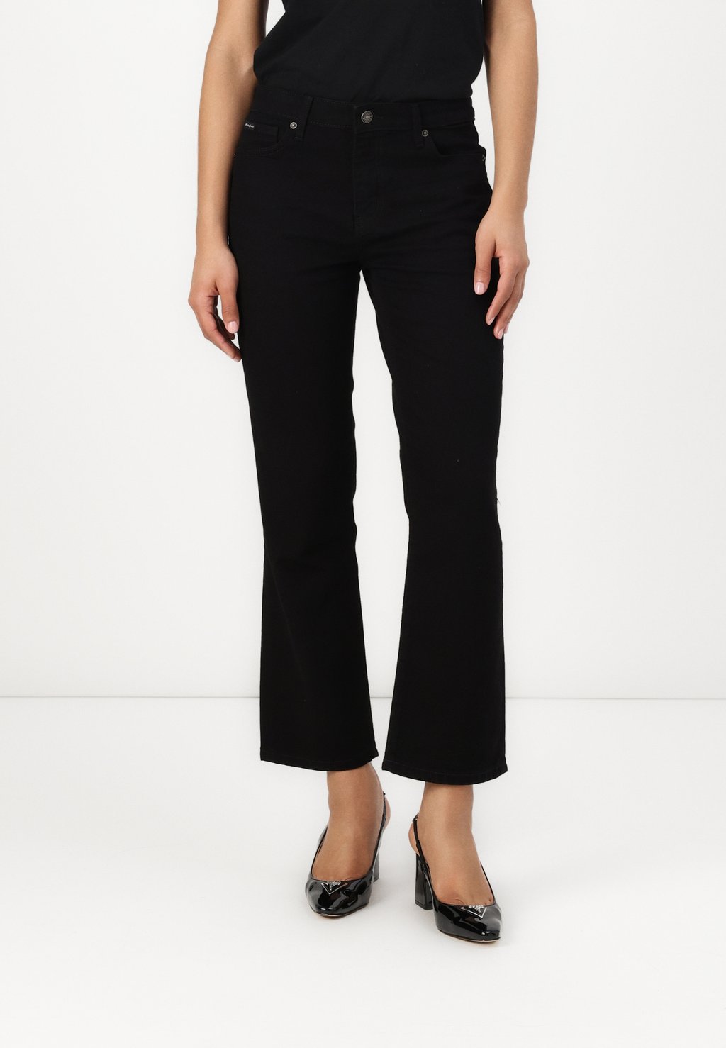 Расклешенные джинсы MID RISE Guess Jeans, черный
Расклешенные джинсы MID RISE Guess Jeans, черный