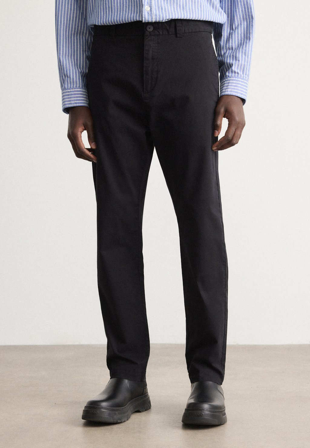 Чиносы DAVID HUGO, черный
Чиносы DAVID HUGO, черный