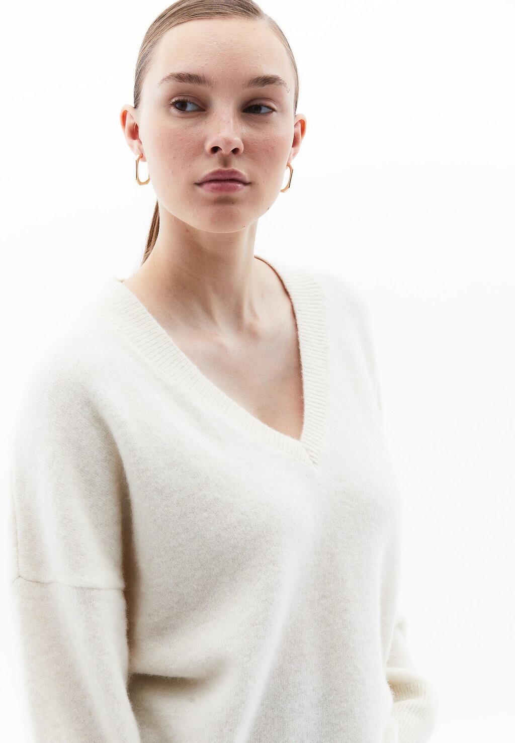 Джемпер MIT V-AUSSCHNITT OXXO, молочный
Джемпер MIT V-AUSSCHNITT OXXO, молочный