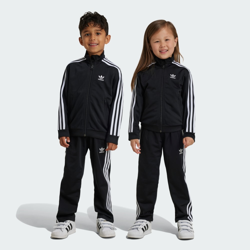 Спортивный костюм Adidas Adicolor Firebird Track Suit Kids, черный
Спортивный костюм Adidas Adicolor Firebird Track Suit Kids, черный