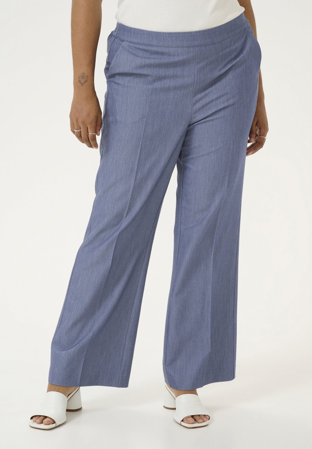 Брюки SAKIRA FLARED Kaffe Curve, синий
Брюки SAKIRA FLARED Kaffe Curve, синий