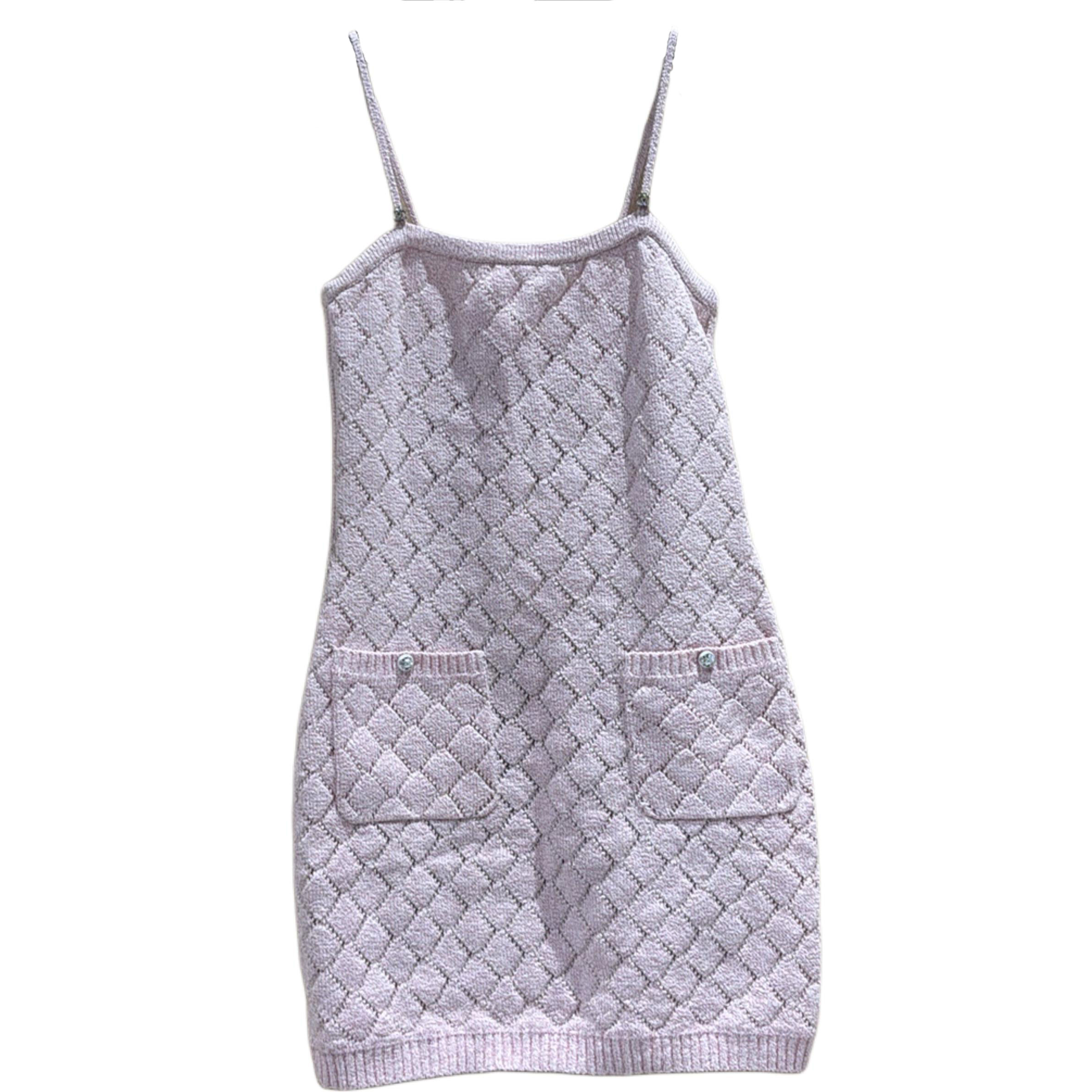 CHANEL Женское розовое платье-комбинация
CHANEL Женское розовое платье-комбинация