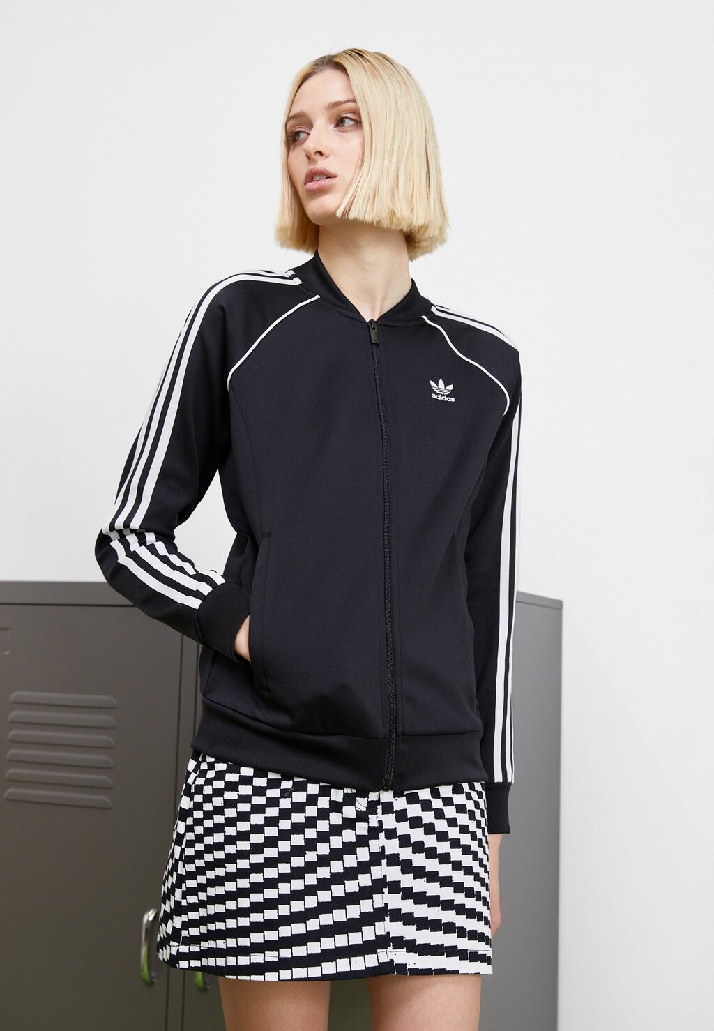Куртка бомбер adidas Originals, черный 
Куртка бомбер adidas Originals, черный