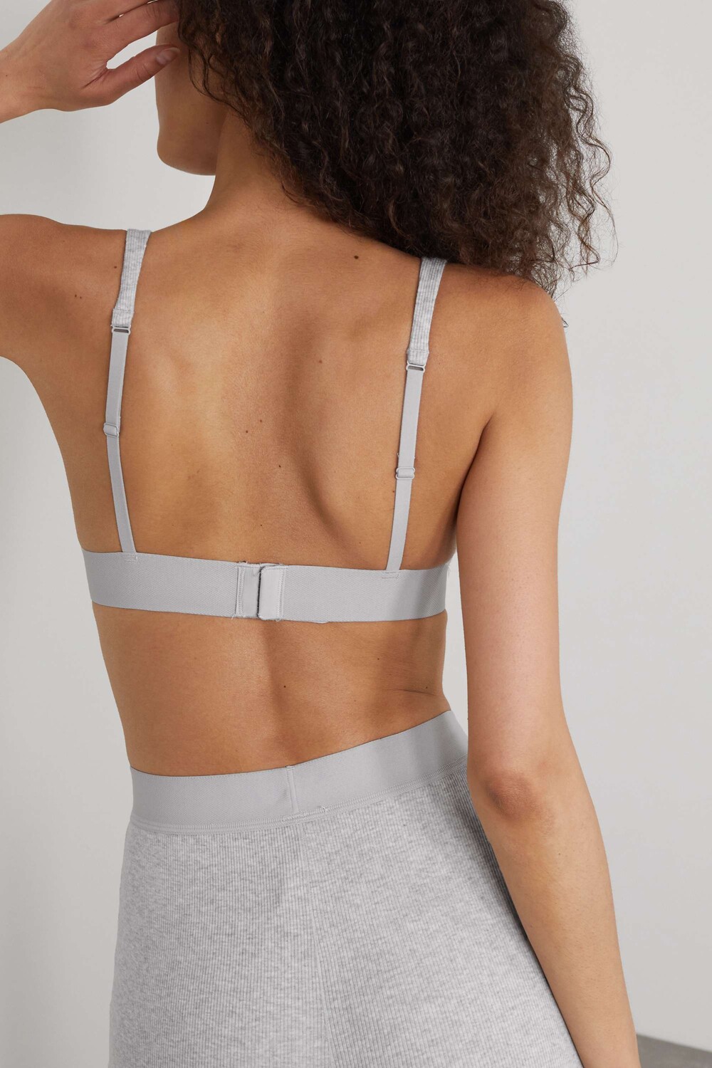 SKIMS Бюстгальтер без косточек из смесового хлопкового джерси в рубчик с глубоким вырезом - Светло-серый, серый
SKIMS Бюстгальтер без косточек из смесового хлопкового джерси в рубчик с глубоким вырезом - Светло-серый, серый