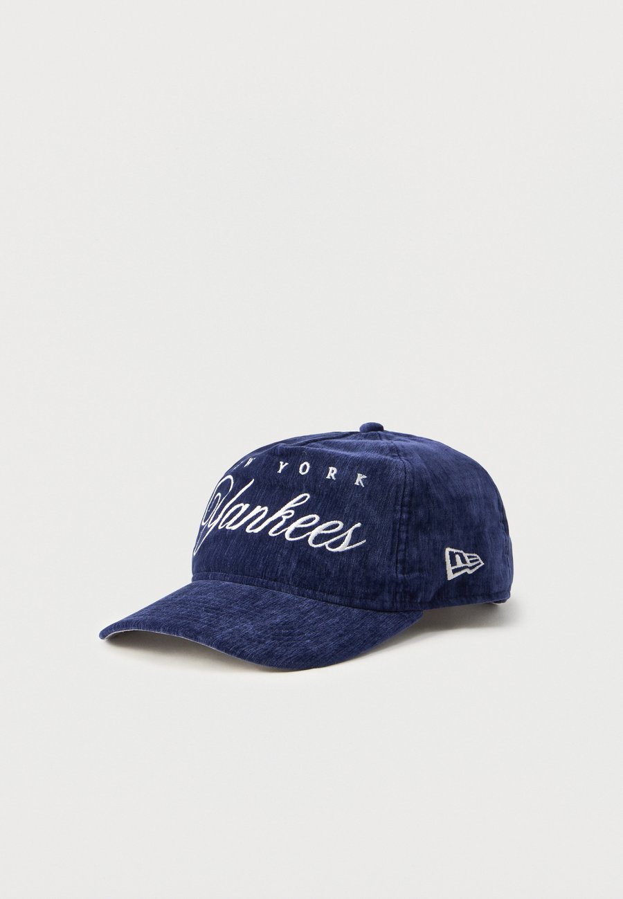 Бейсболка New Era TWENTY CURVED TEAMSCRIPT UNISEX, Blue/Dark Blue
Бейсболка New Era TWENTY CURVED TEAMSCRIPT UNISEX, Blue/Dark Blue