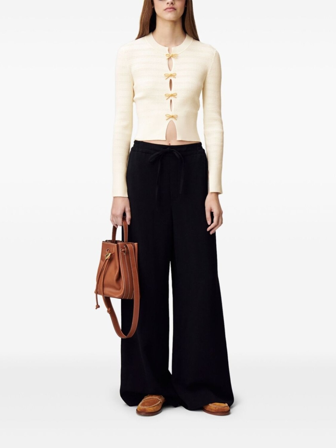 Claudie Pierlot свитер тонкой вязки с бантами, нейтральный цвет
Claudie Pierlot свитер тонкой вязки с бантами, нейтральный цвет