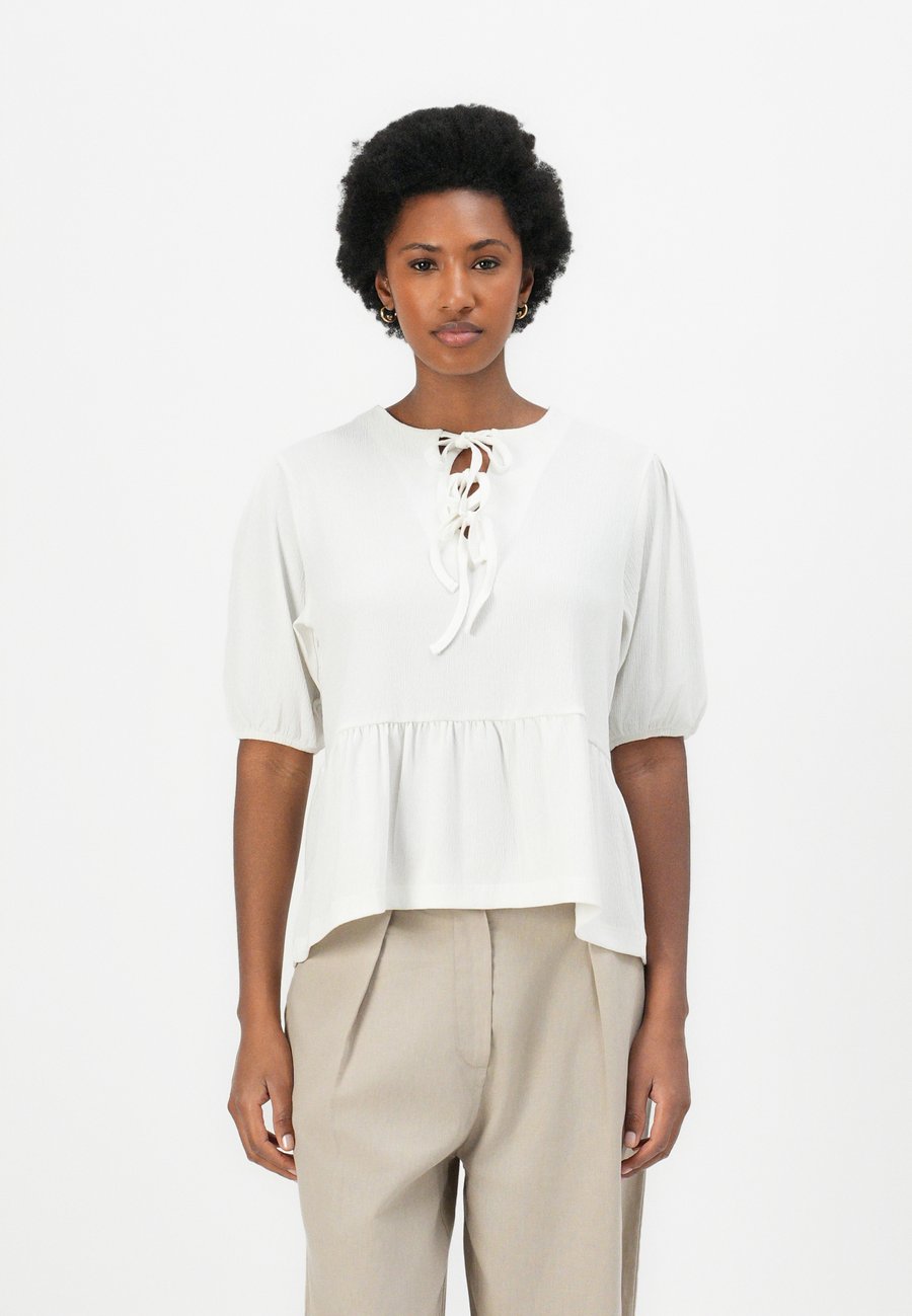 Блуза Barbour LOUISE , Cloud/White
Блуза Barbour LOUISE , Cloud/White