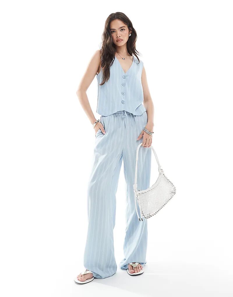 Широкие брюки Pieces в светло-голубую полоску
Широкие брюки Pieces в светло-голубую полоску