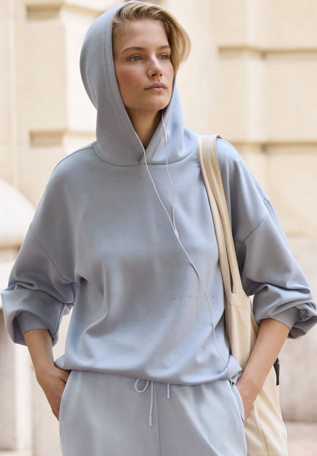 Толстовка Hoodie Copenhagen Studios, светло-голубой
Толстовка Hoodie Copenhagen Studios, светло-голубой