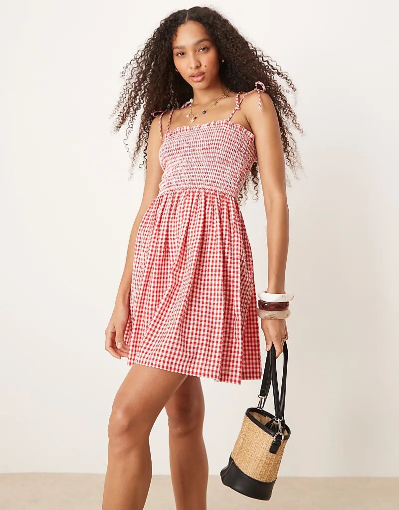 Пляжное мини-платье Iisla & Bird в складку красного цвета в клетку
Пляжное мини-платье Iisla & Bird в складку красного цвета в клетку