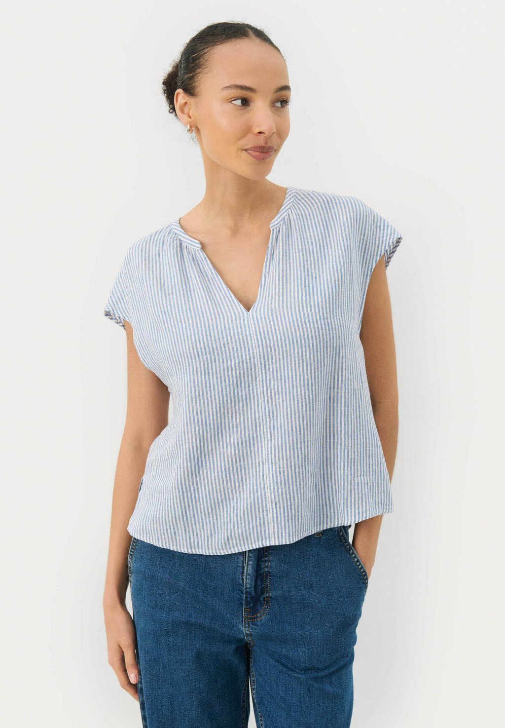 Блуза REYNA BL Part Two, светло-голубой
Блуза REYNA BL Part Two, светло-голубой