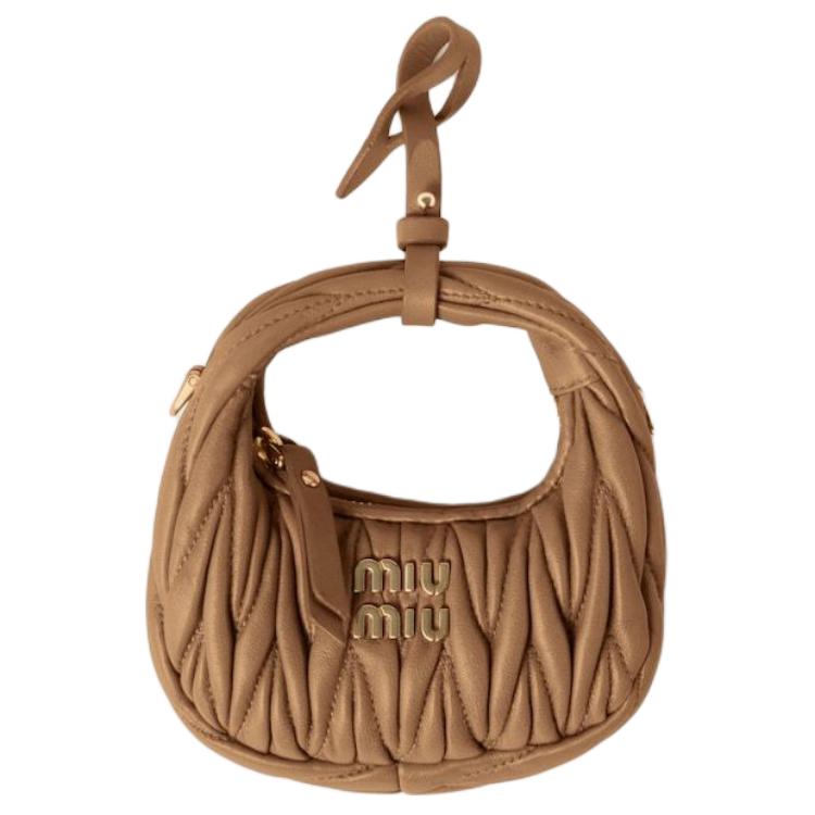 Сумка Wander Matelasse Nappa Leather Micro Hobo в цвете Caramel MIU MIU, basic set (bag+dust bag)
Сумка Wander Matelasse Nappa Leather Micro Hobo в цвете Caramel MIU MIU, basic set (bag+dust bag)