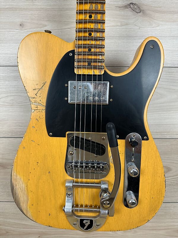 Электрогитара Fender Custom Shop Limited Edition CuNiFe Tele Heavy Relic Aged Butterscotch Blonde - CZ575954
Электрогитара Fender Custom Shop Limited Edition CuNiFe Tele Heavy Relic Aged Butterscotch Blonde - CZ575954