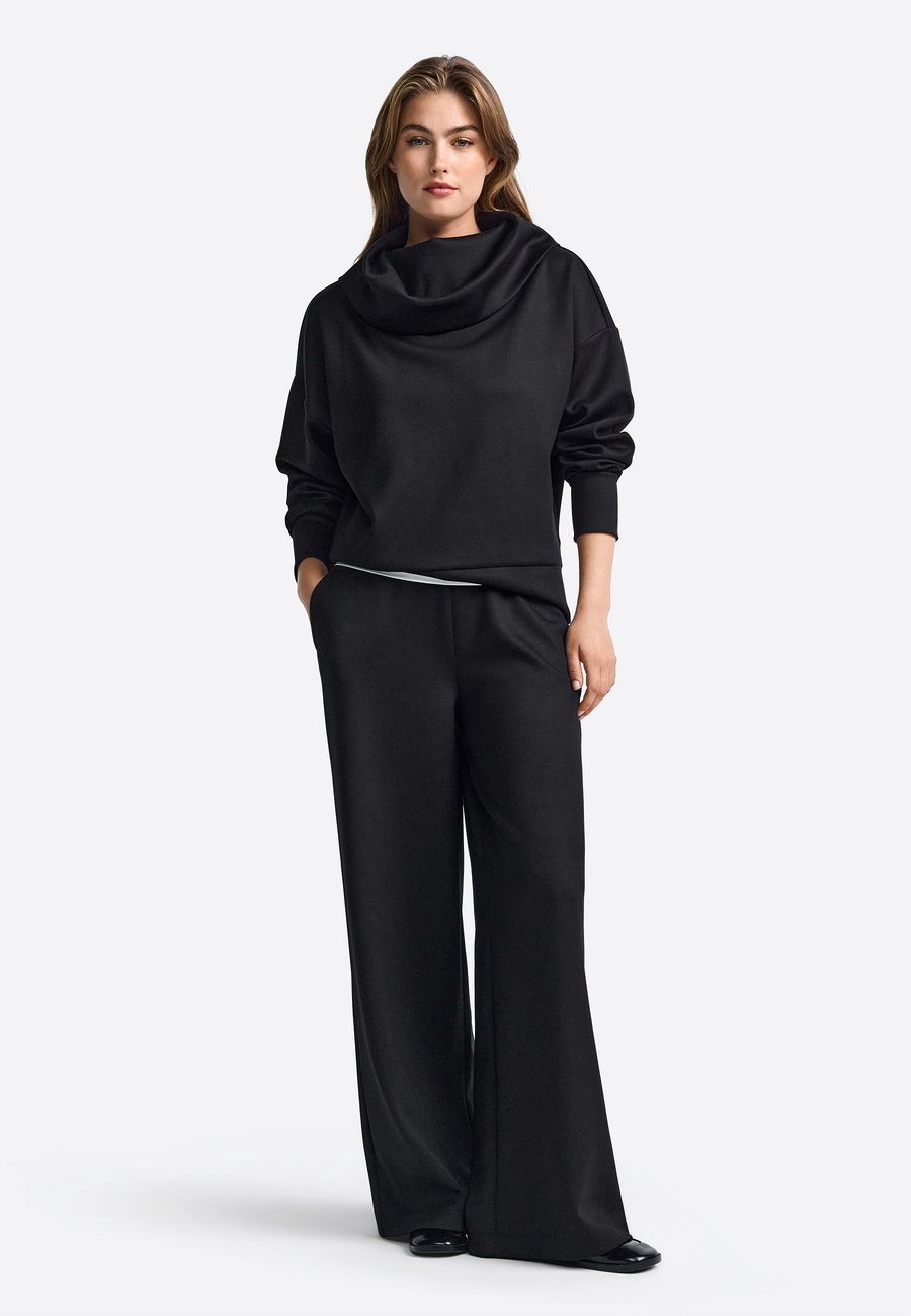 Толстовка Rich & Royal Sweatshirt, Black
Толстовка Rich & Royal Sweatshirt, Black