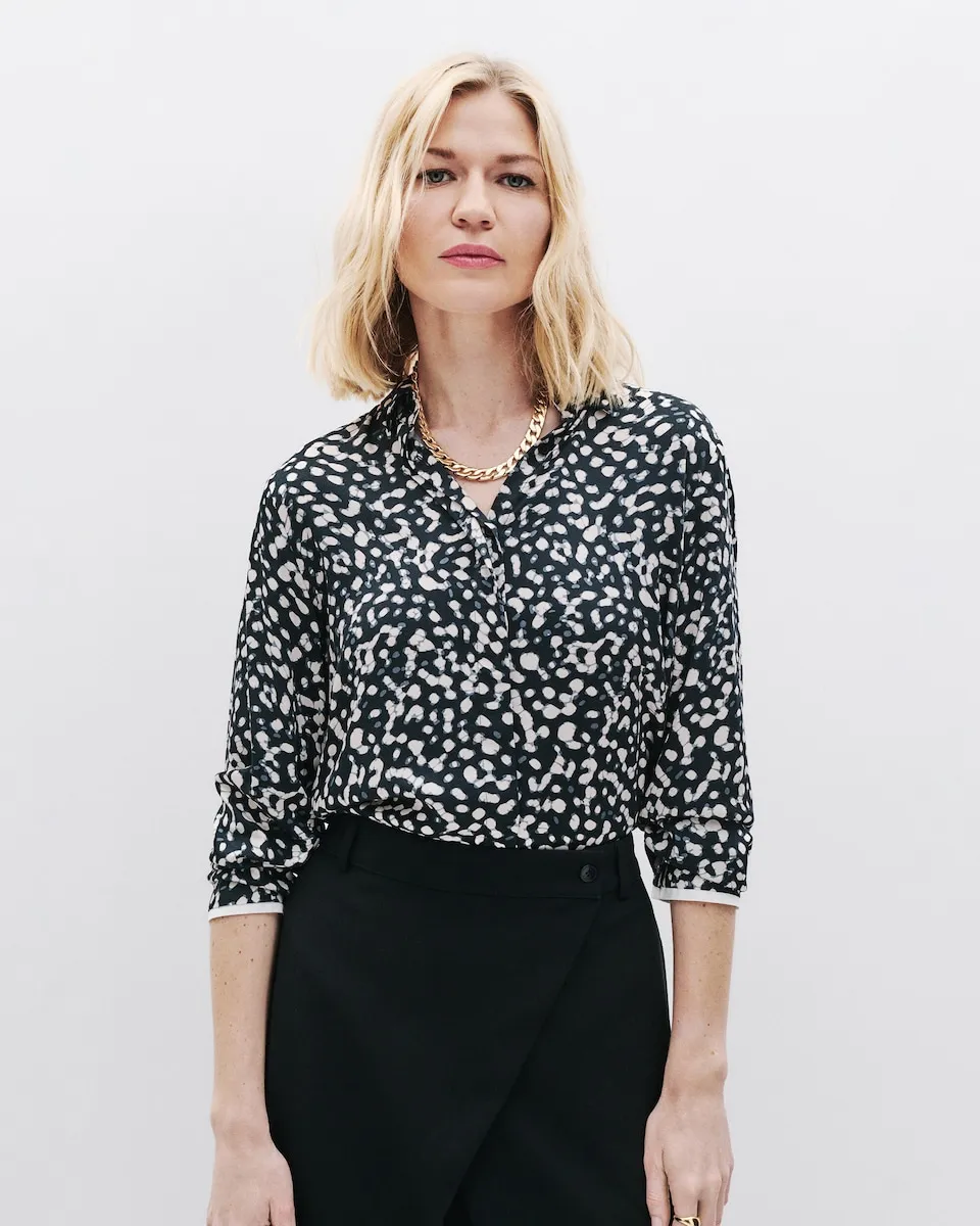 Женская рубашка с длинными рукавами и принтом Caroll, черный
Женская рубашка с длинными рукавами и принтом Caroll, черный