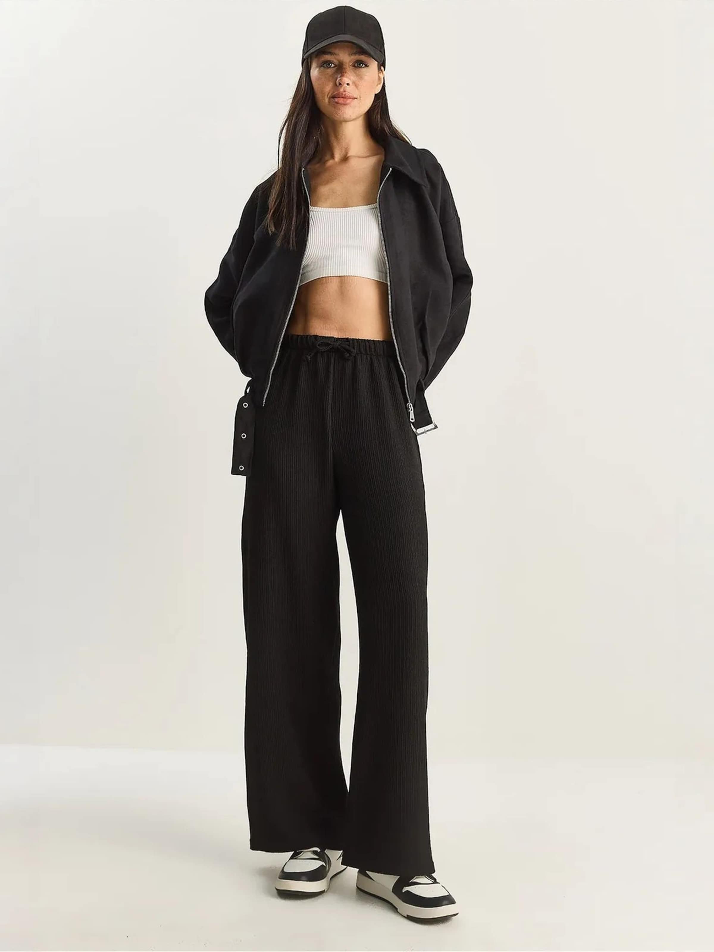 Bianco Lucci Широкие брюки в черном цвете
Bianco Lucci Широкие брюки в черном цвете