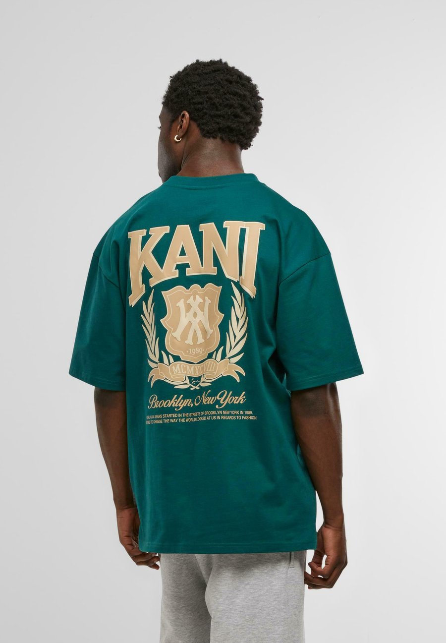 Футболка Karl Kani SCRIPT EMBLEM, Dark Green, Зеленый, Футболка Karl Kani SCRIPT EMBLEM, Dark Green
Футболка Karl Kani SCRIPT EMBLEM, Dark Green, Зеленый, Футболка Karl Kani SCRIPT EMBLEM, Dark Green