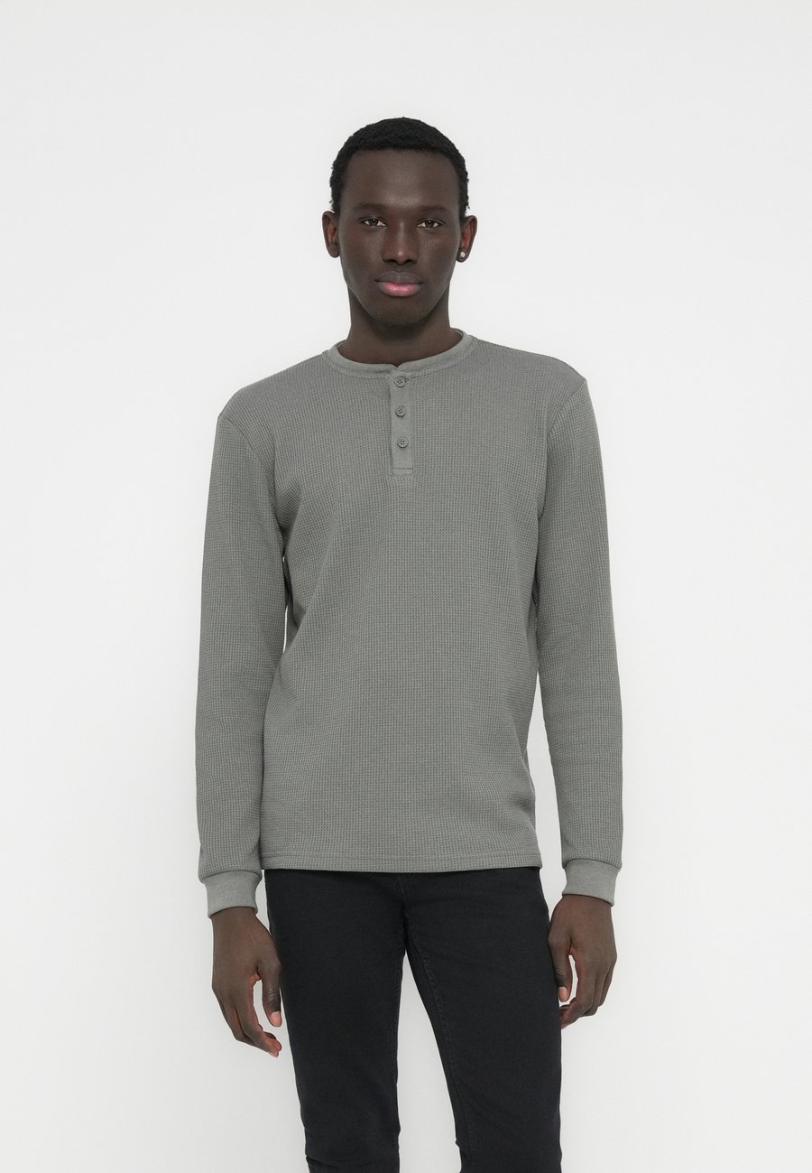 Топ Only & Sons ONSTOBIE REG LS HENLEY TEE, Castor Gray/Grey
Топ Only & Sons ONSTOBIE REG LS HENLEY TEE, Castor Gray/Grey