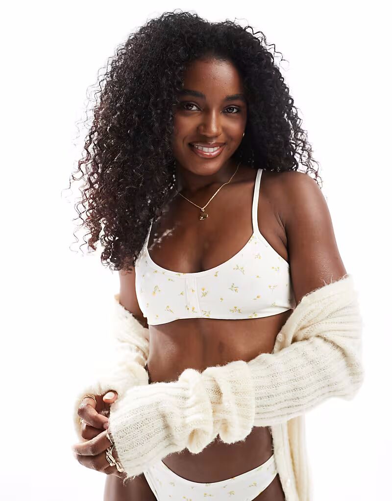 Мягкий бюстгальтер-бралетт с пуговицами и желтым цветочным принтом Lindex
Мягкий бюстгальтер-бралетт с пуговицами и желтым цветочным принтом Lindex