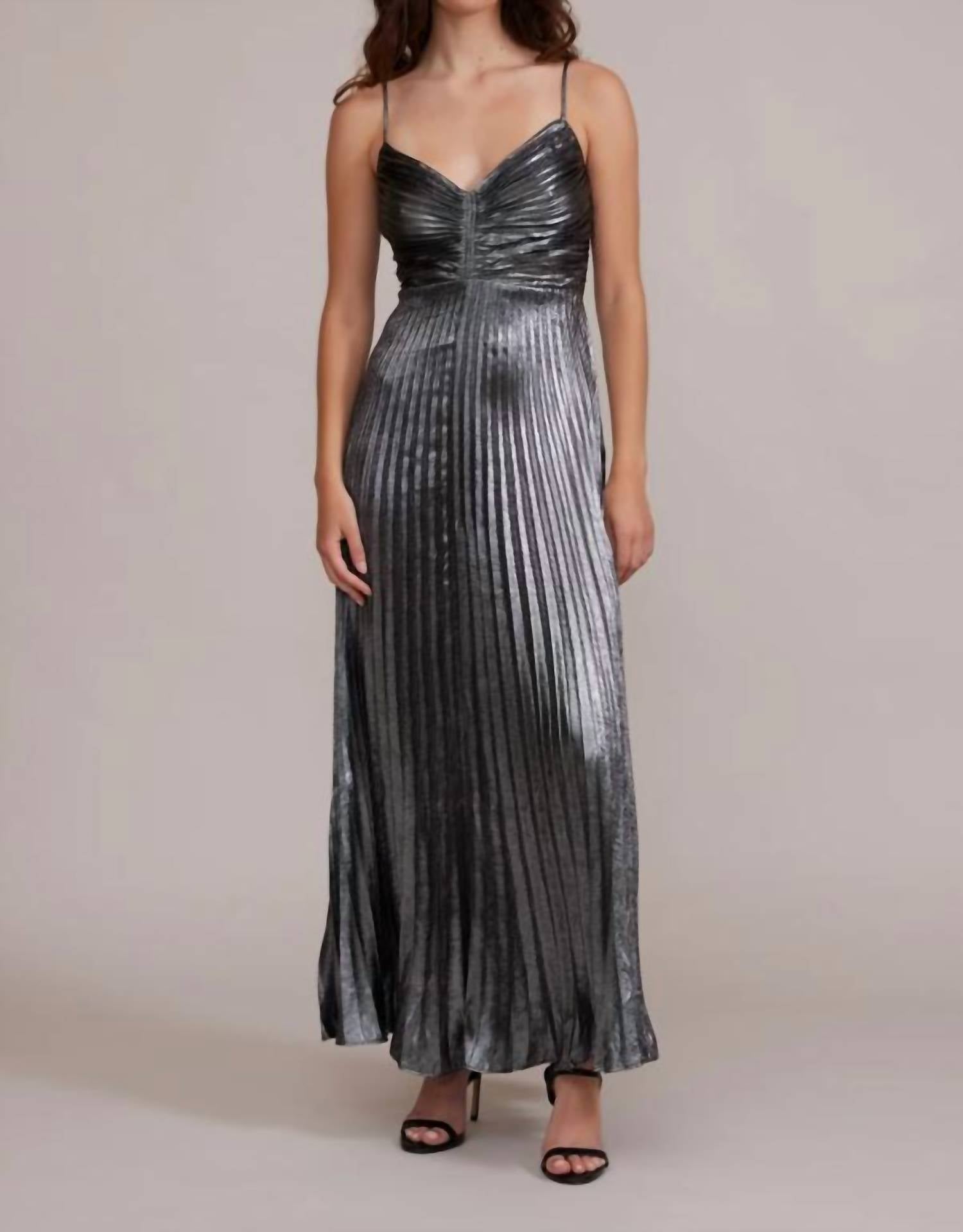 Серебряное плиссированное платье Rose LUCY PARIS
Серебряное плиссированное платье Rose LUCY PARIS