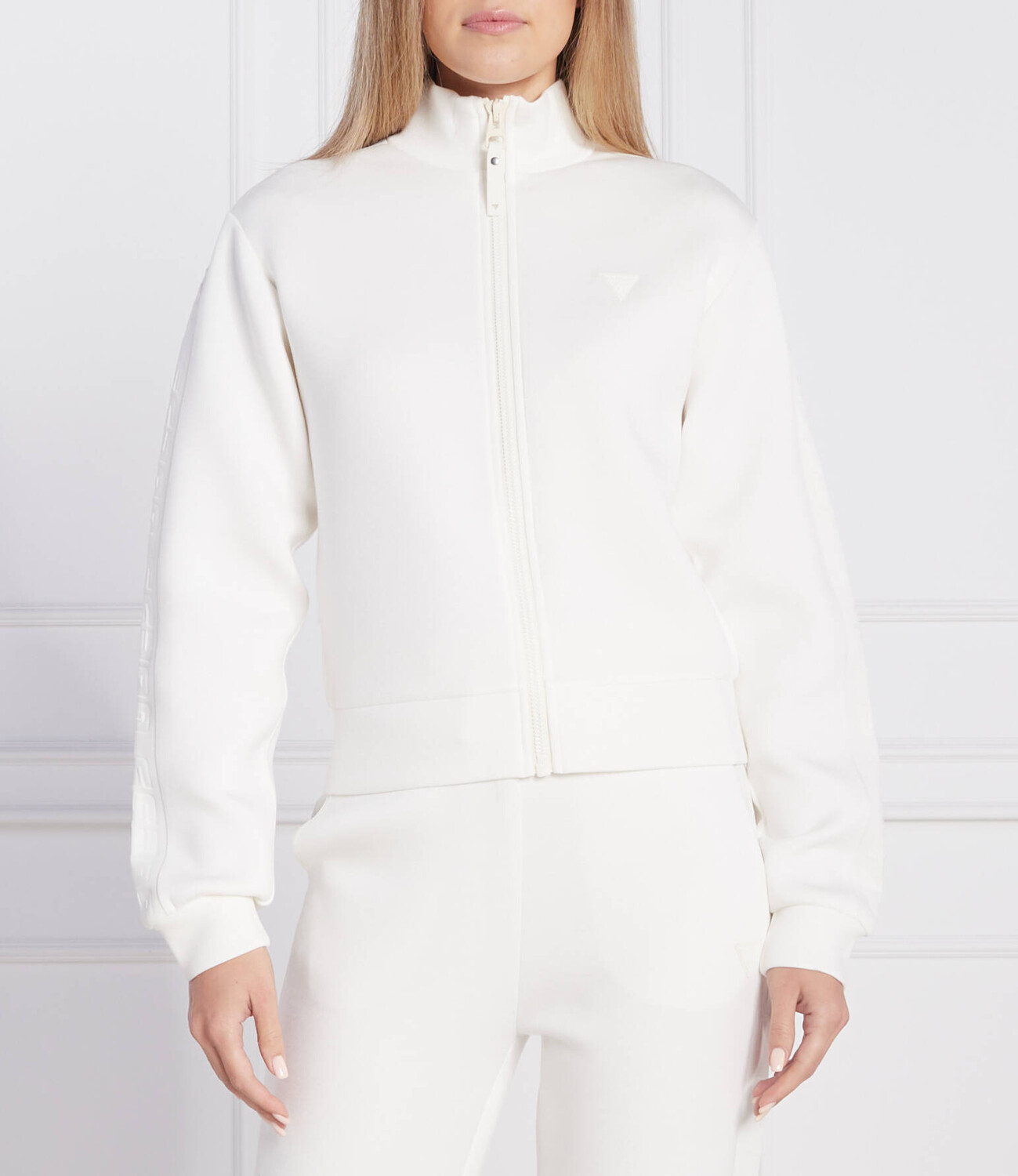 Толстовка GUESS ACTIVE allie regular fit, кремовый
Толстовка GUESS ACTIVE allie regular fit, кремовый