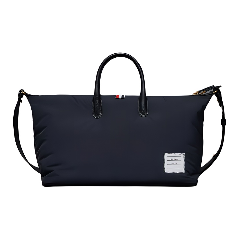 THOM BROWNE Средняя мужская сумка из полиэстера черная
THOM BROWNE Средняя мужская сумка из полиэстера черная