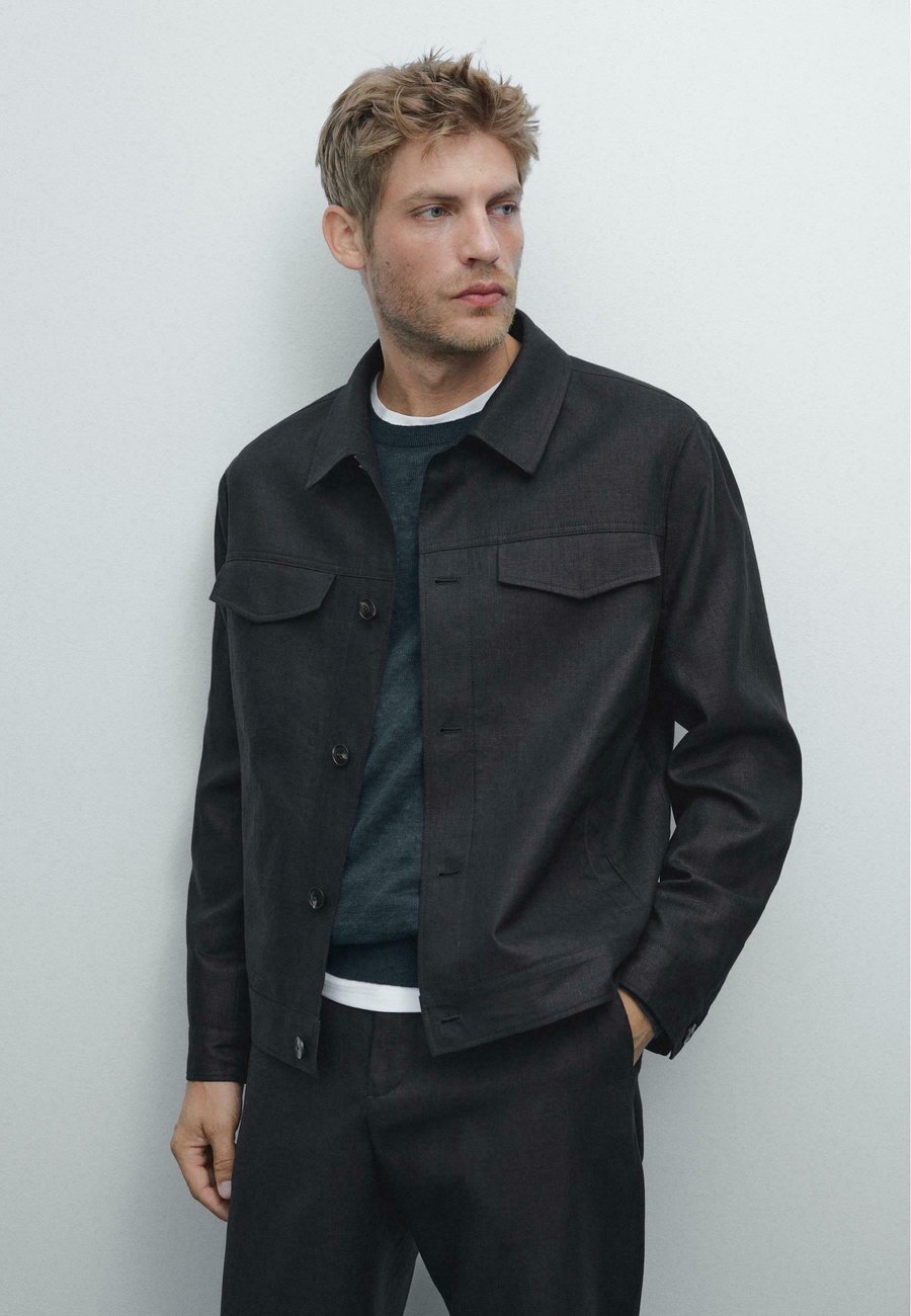 Куртка Massimo Dutti TOTAL LOOK WITH FLAP POCKETS, Dark Blue
Куртка Massimo Dutti TOTAL LOOK WITH FLAP POCKETS, Dark Blue