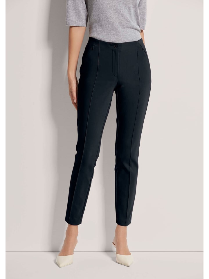 MADELEINE Узкие эластичные брюки со складками, темно-синего цвета
MADELEINE Узкие эластичные брюки со складками, темно-синего цвета