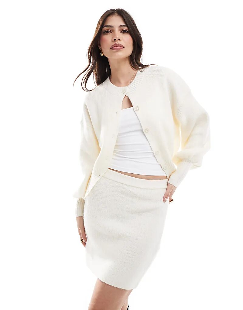 Вязаный кардиган-бомбер Pretty Lavish кремового цвета
Вязаный кардиган-бомбер Pretty Lavish кремового цвета