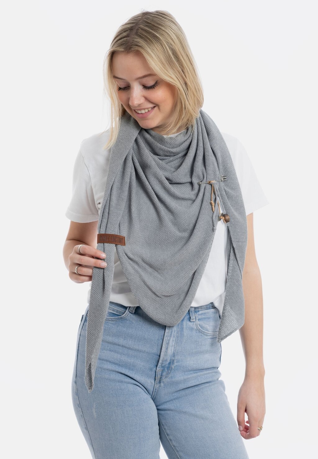 Шарф LOLA Knit Factory, светло-серый
Шарф LOLA Knit Factory, светло-серый