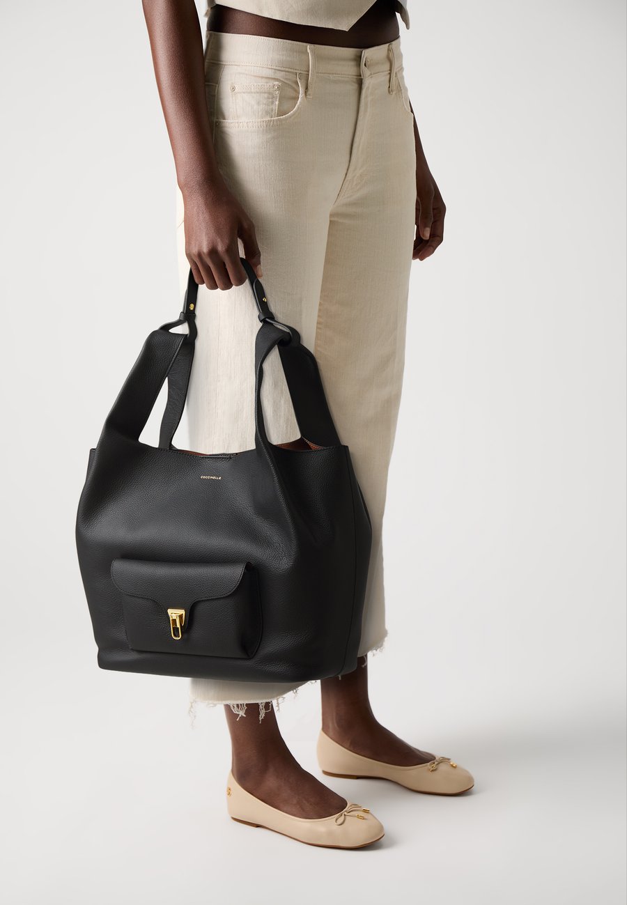 Сумка-шоппер Coccinelle Tote bag, Noir/Cognac/Black
Сумка-шоппер Coccinelle Tote bag, Noir/Cognac/Black