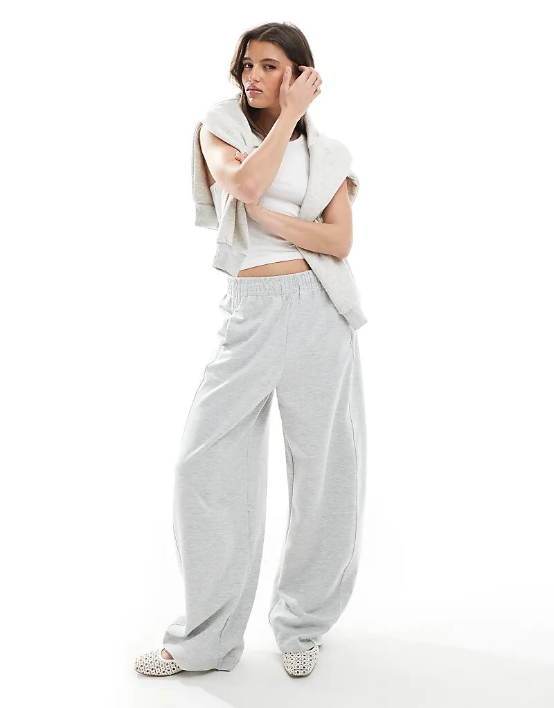 Брюки-бочонки Stradivarius из плюша серого меланжа
Брюки-бочонки Stradivarius из плюша серого меланжа