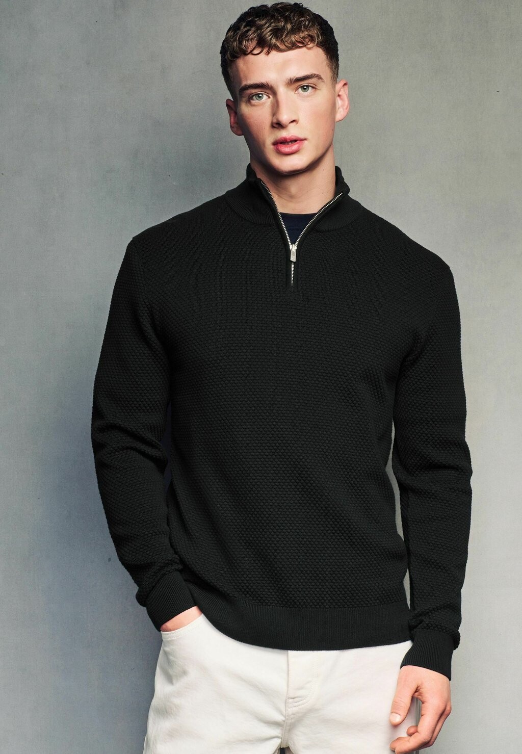 Джемпер PREMIUM ZIP NECK Next, черный
Джемпер PREMIUM ZIP NECK Next, черный
