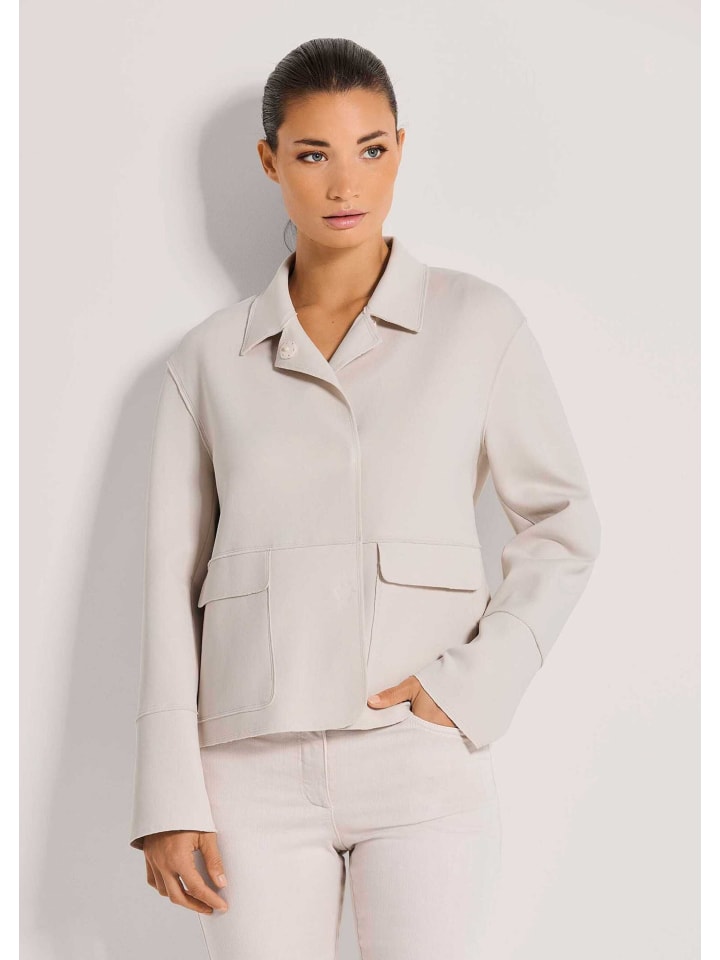 MADELEINE Современный женский пиджак с воротником-стойкой жемчужно-белого цвета
MADELEINE Современный женский пиджак с воротником-стойкой жемчужно-белого цвета