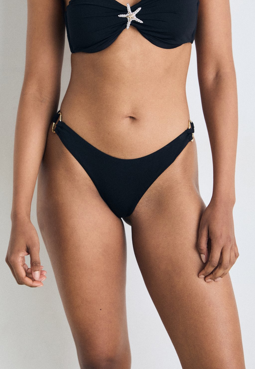 Плавки бикини Guess, черный
Плавки бикини Guess, черный