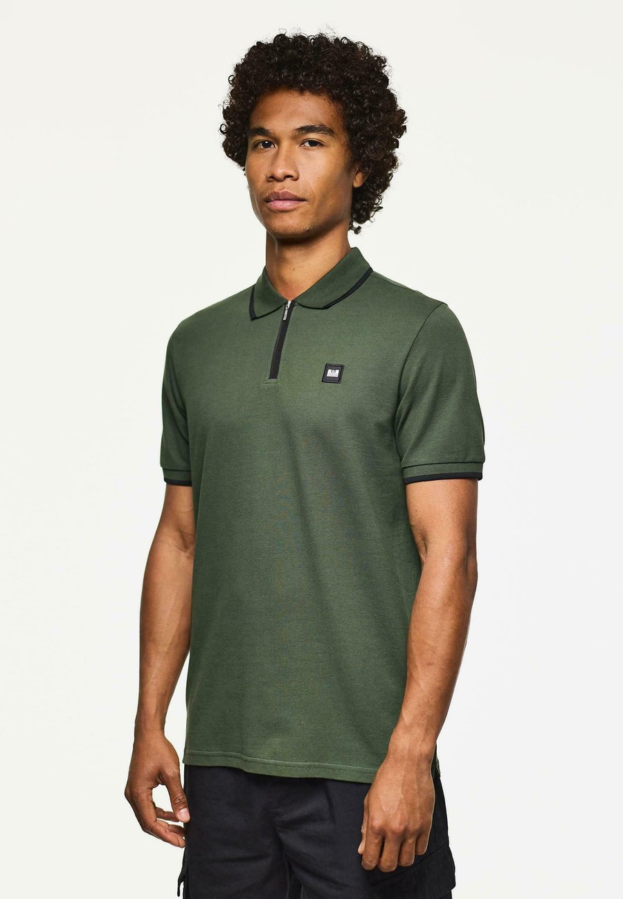 Поло Weekend Offender Polo shirt, Black Forest Black/Dark Green, Черный, Поло Weekend Offender Polo shirt, Black Forest Black/Dark Green
Поло Weekend Offender Polo shirt, Black Forest Black/Dark Green, Черный, Поло Weekend Offender Polo shirt, Black Forest Black/Dark Green