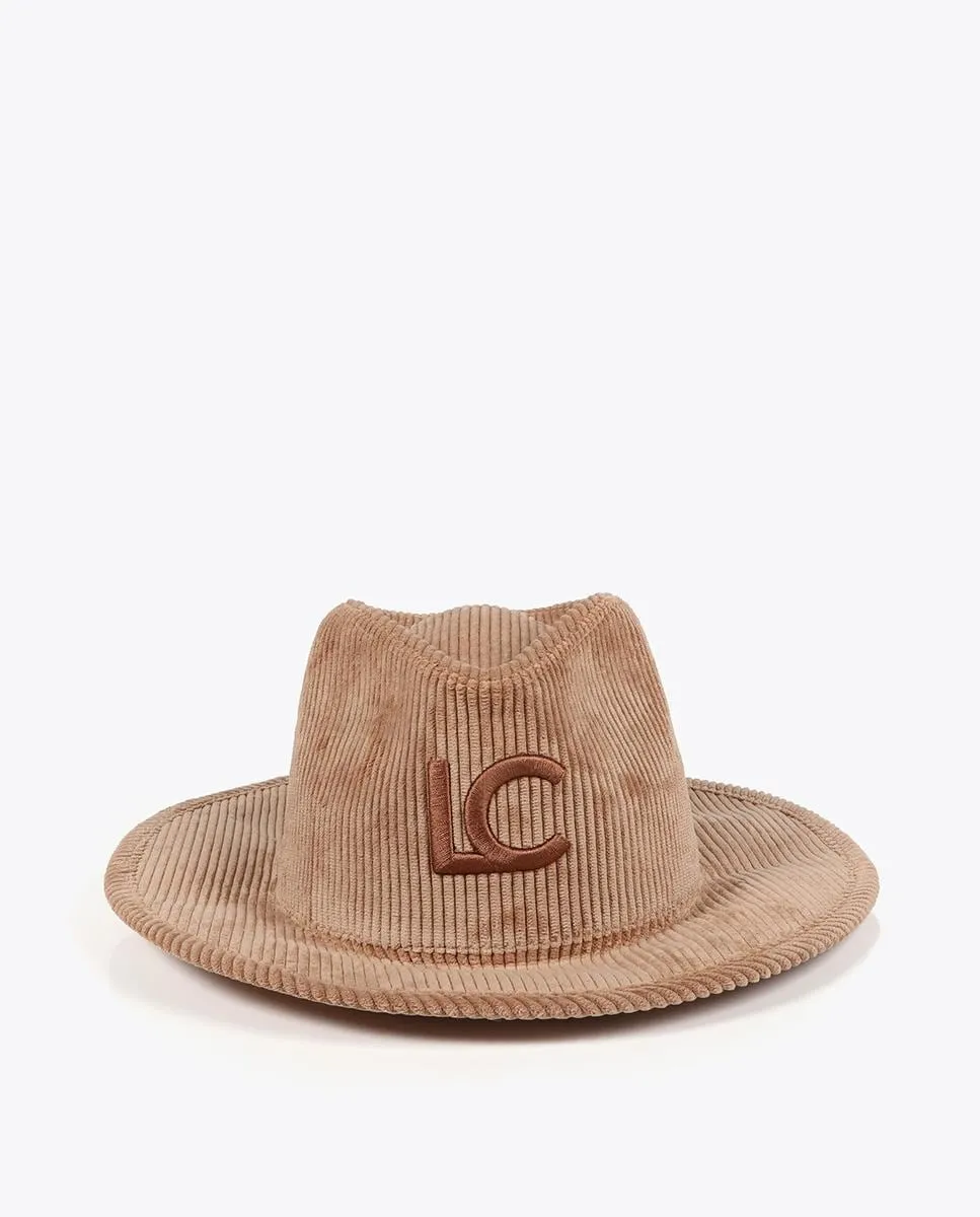 Женская шляпа из вельвета с логотипом LC Lola Casademunt, бежевый
Женская шляпа из вельвета с логотипом LC Lola Casademunt, бежевый