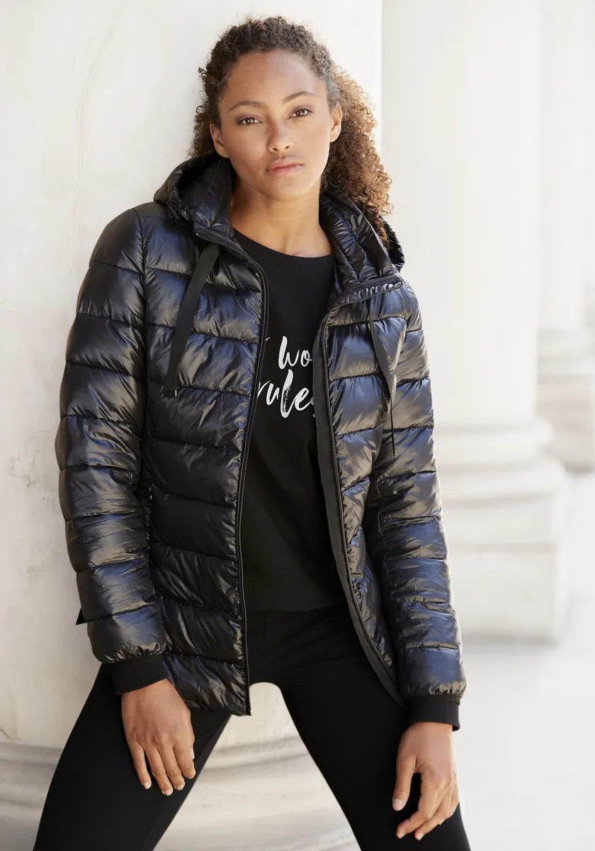 LASCANA Стеганая куртка, с капюшоном, со съемным капюшоном, черный
LASCANA Стеганая куртка, с капюшоном, со съемным капюшоном, черный