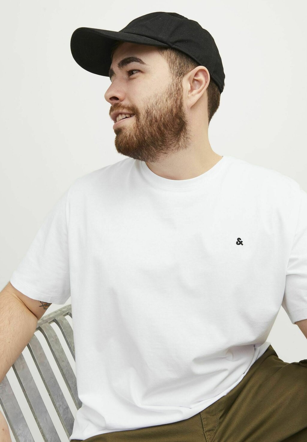 Футболка базовая Plus Size Einfarbig Jack & Jones, белая
Футболка базовая Plus Size Einfarbig Jack & Jones, белая