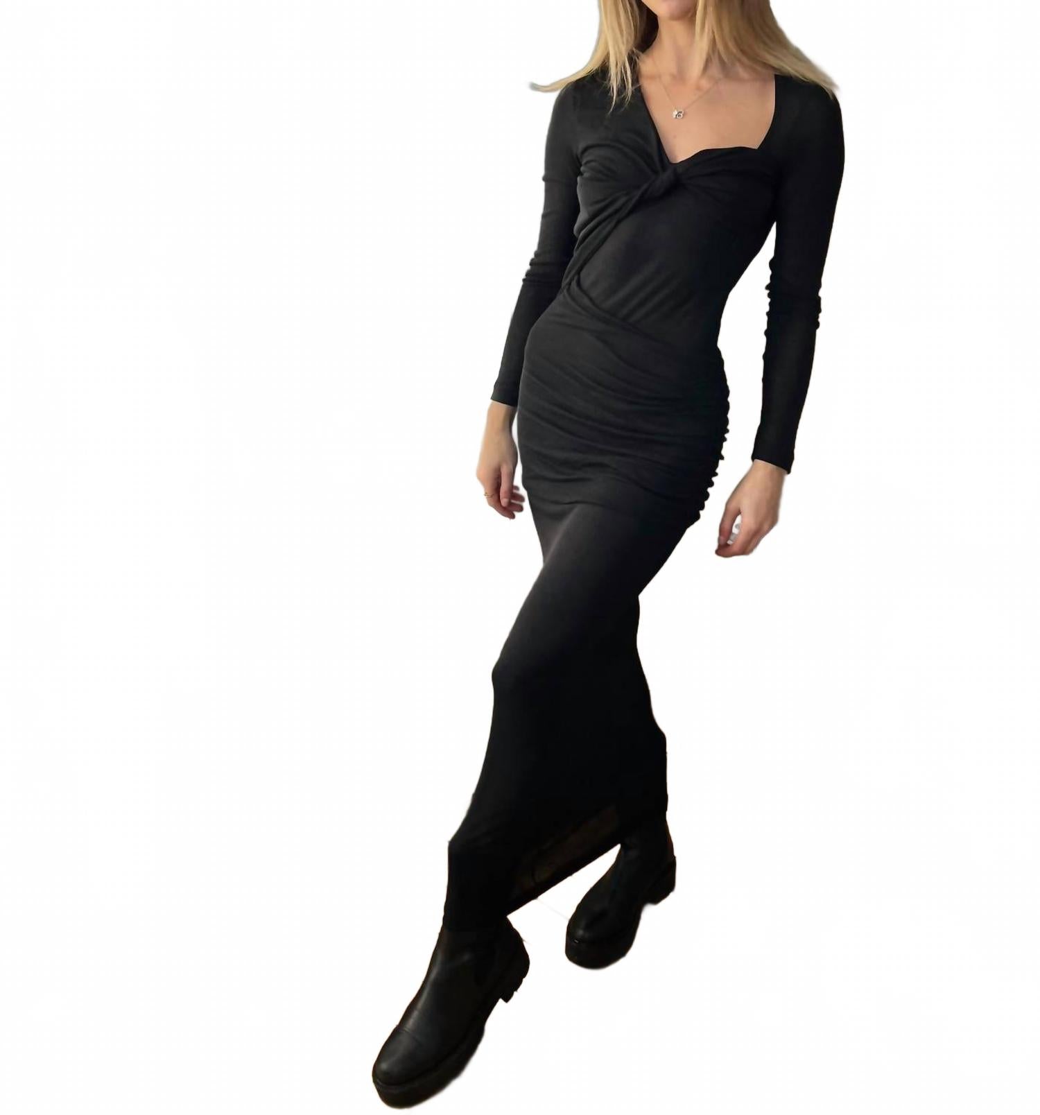 Ветром сквозь спину макси-платье в черном THIRD FORM
Ветром сквозь спину макси-платье в черном THIRD FORM