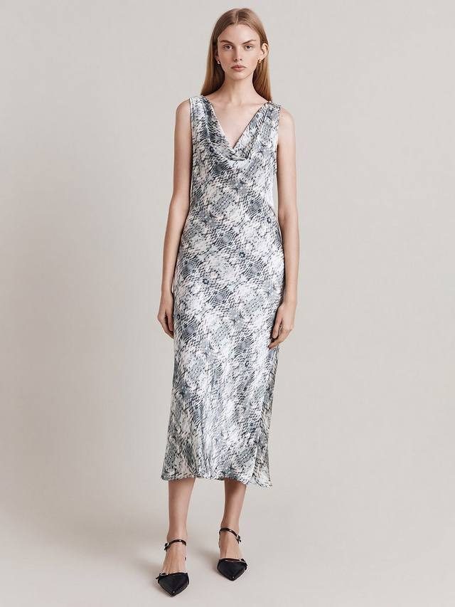 Оливковое скользящее платье миди Ghost, цвет Blue Snake
Оливковое скользящее платье миди Ghost, цвет Blue Snake