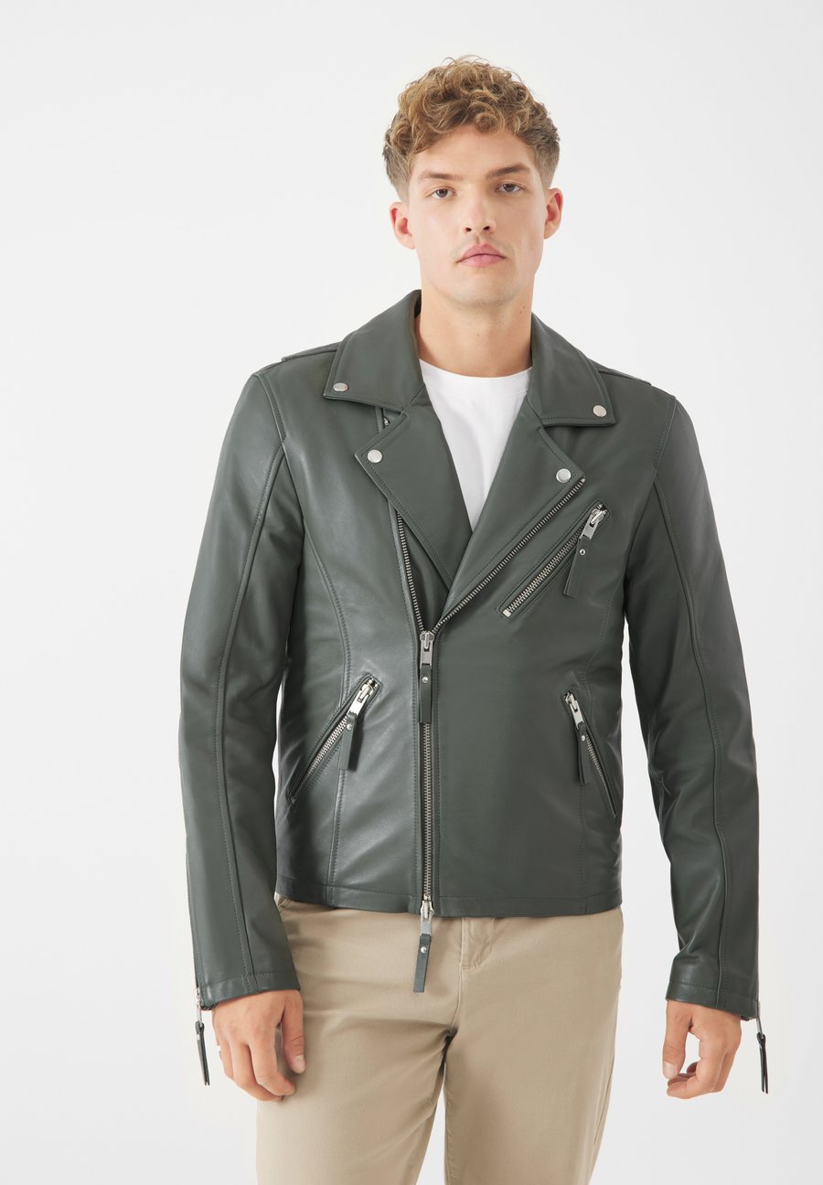 Куртка Bolongaro Trevor JAKE BIKER, Smokey Olive/Olive
Куртка Bolongaro Trevor JAKE BIKER, Smokey Olive/Olive