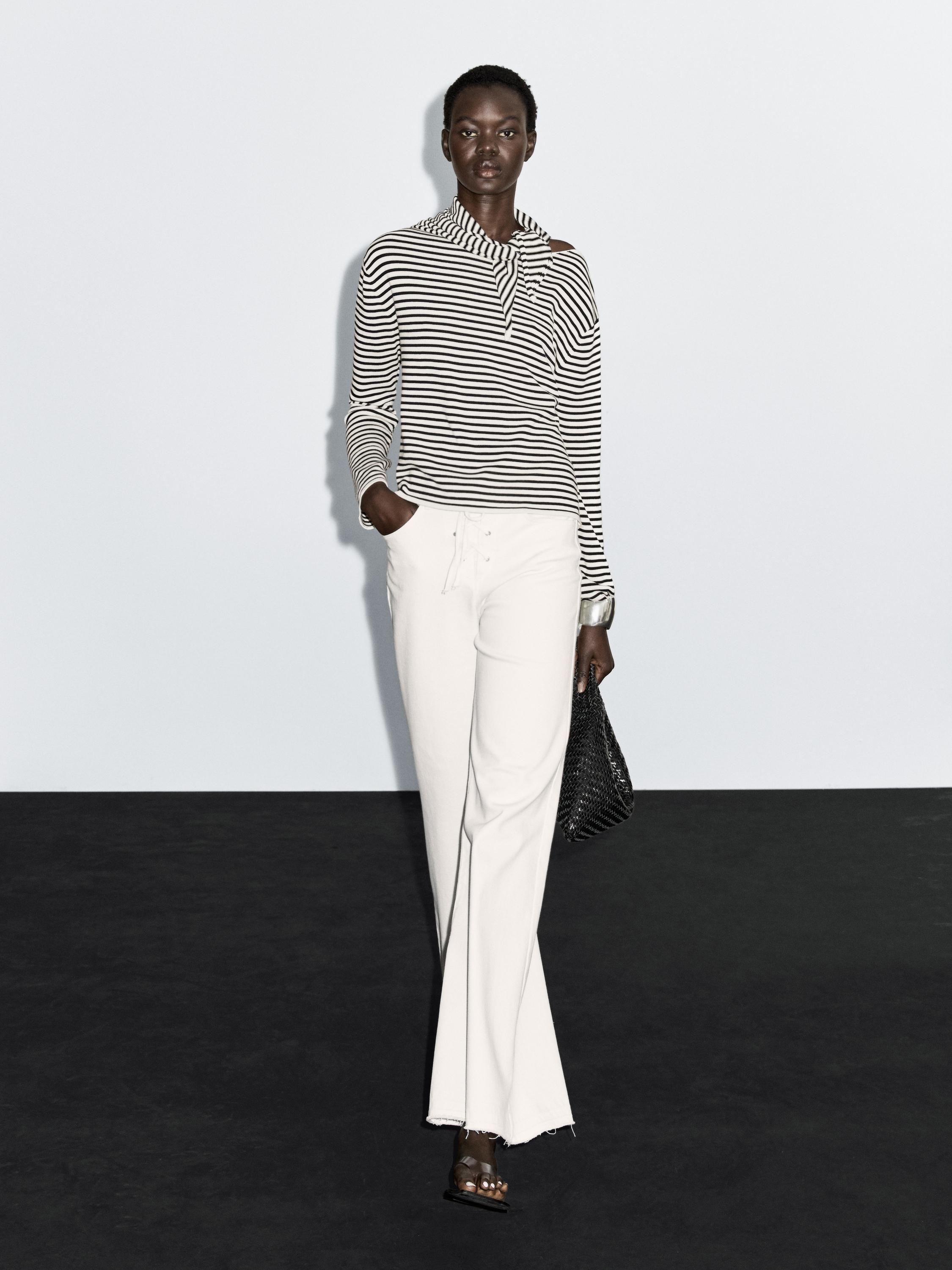 Полосатый свитер с банданой Massimo Dutti, кремовый
Полосатый свитер с банданой Massimo Dutti, кремовый