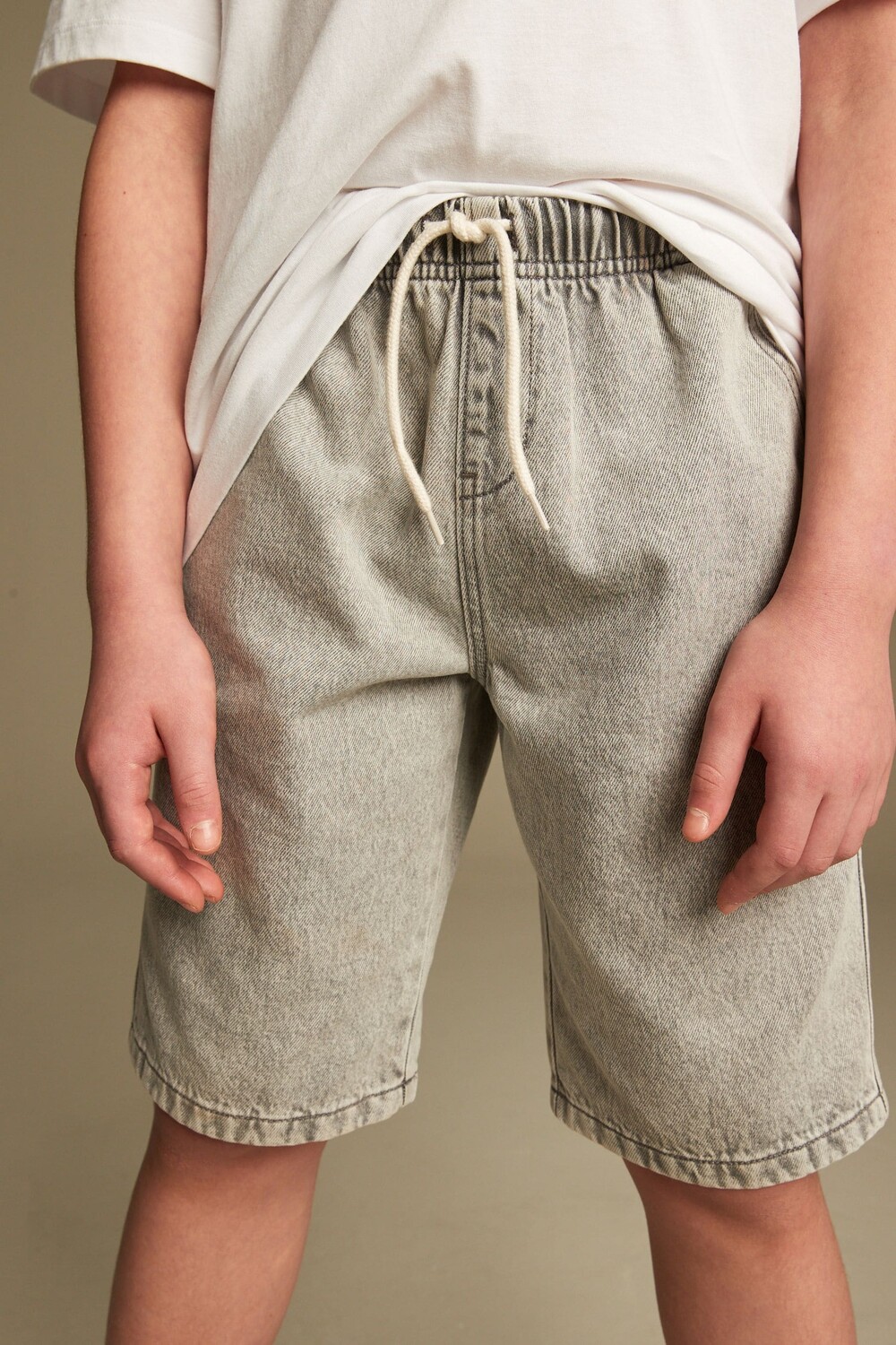 Джинсовые шорты-бермуды (3-16 лет) Next, серый
Джинсовые шорты-бермуды (3-16 лет) Next, серый